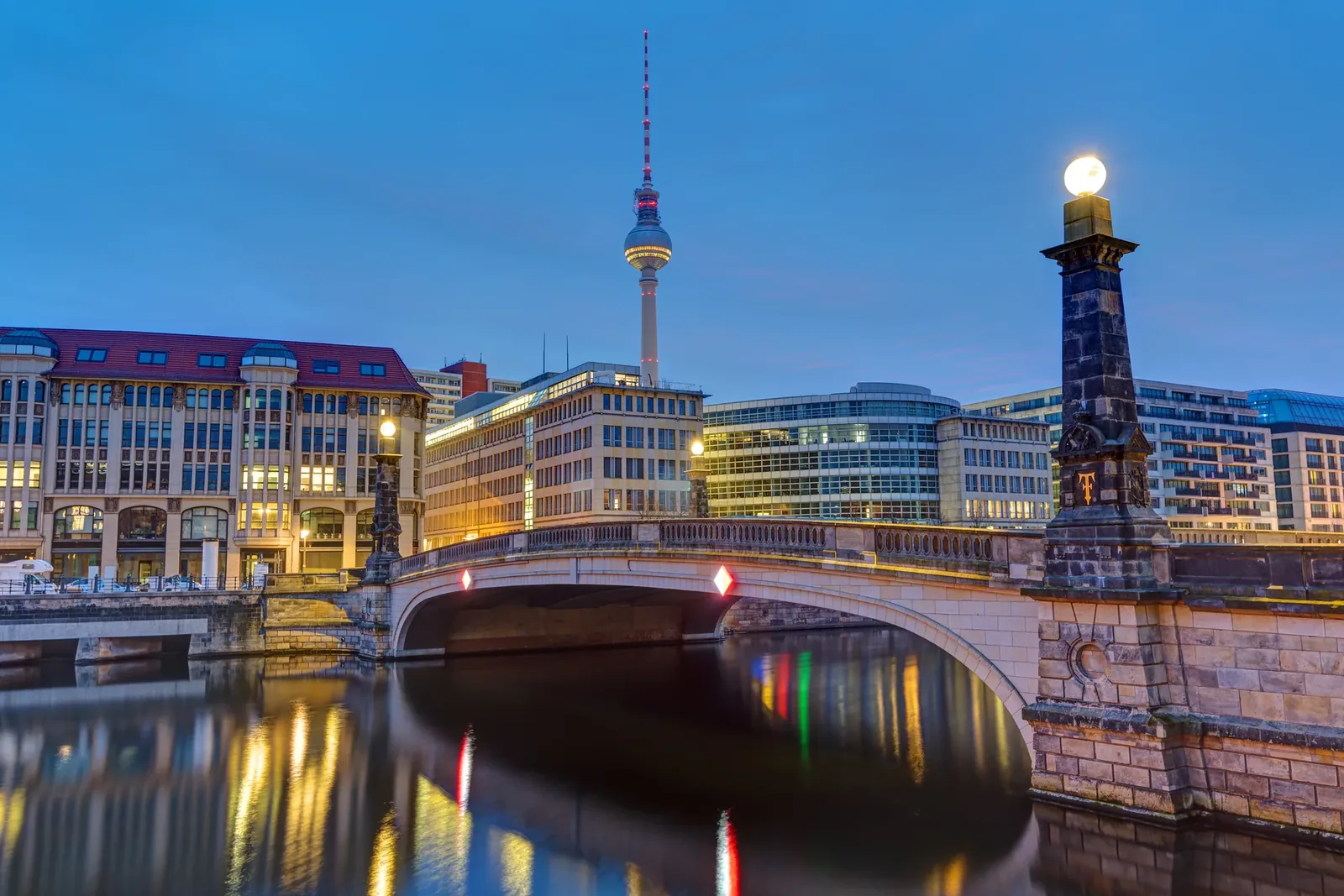 Brücke über den Fluss in Berlin