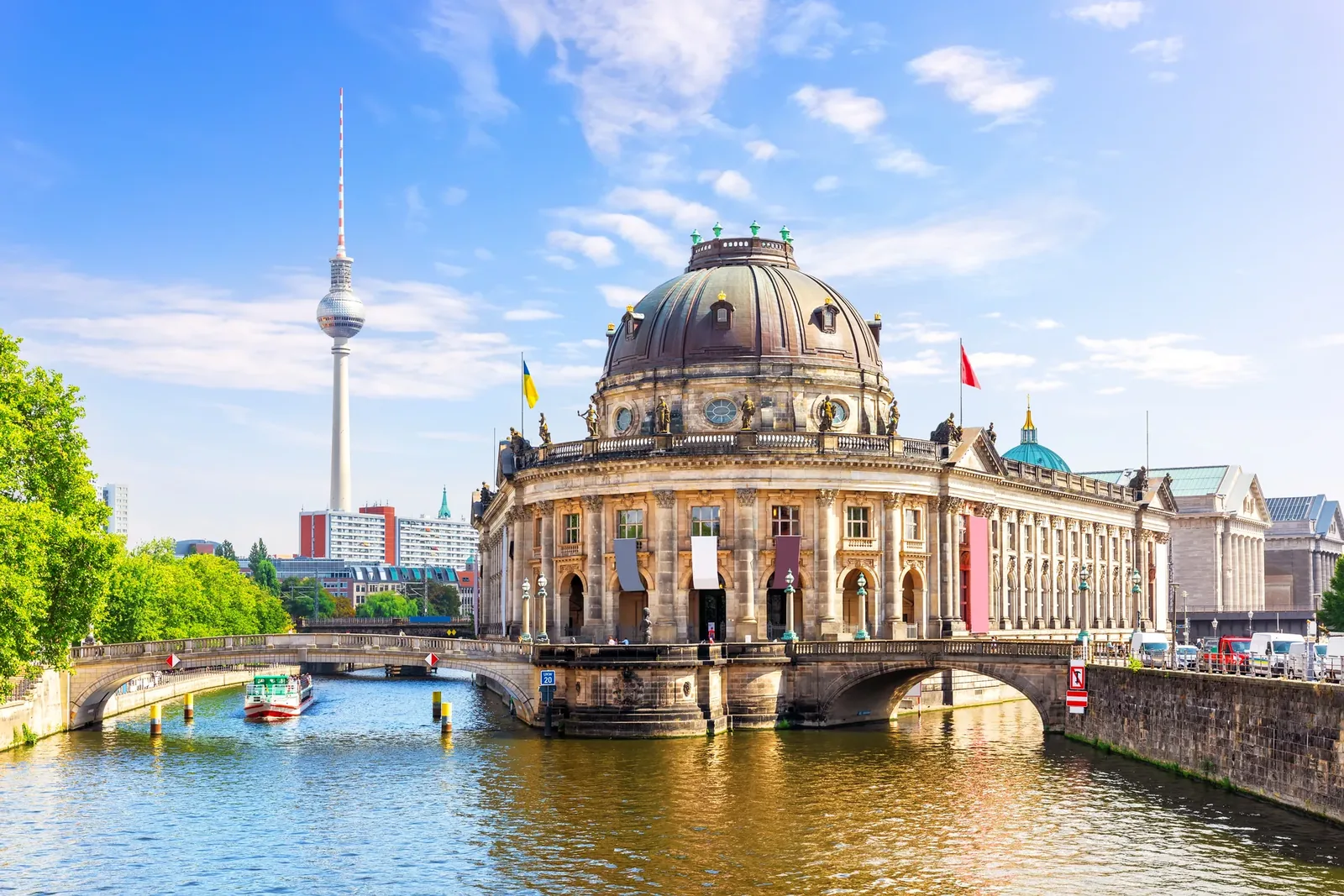 Brücke über den Fluss in Berlin
